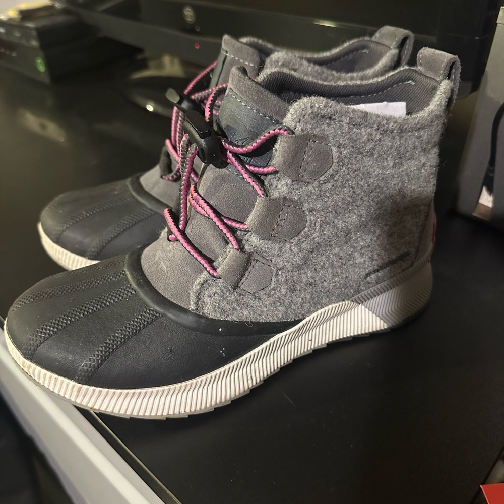 Sorel Kids Boots in Gray and Pink